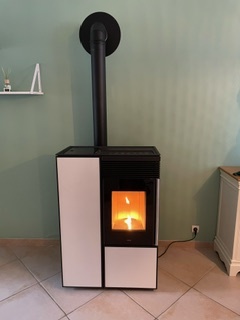 Poêle à pellet de marque Nobis, modèle A 10 C LIGHT blanc Flamme verte 7 *